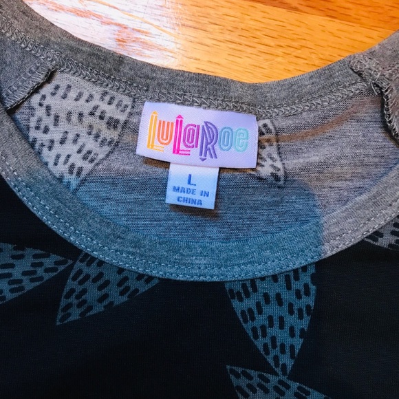 LulaRoe Raglan Top - Picture 2 of 3